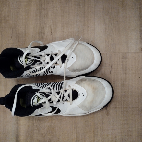 Nike shoes - Picture 3 of 4